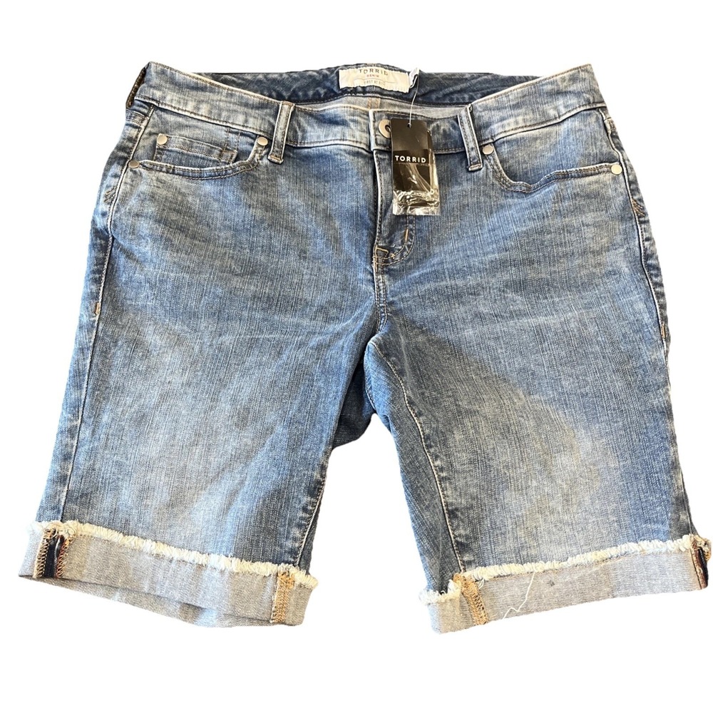 NWT Torrid Denim Boyfriend Bermuda Stretch Low-Rise Jean Shorts Womens 10 10"